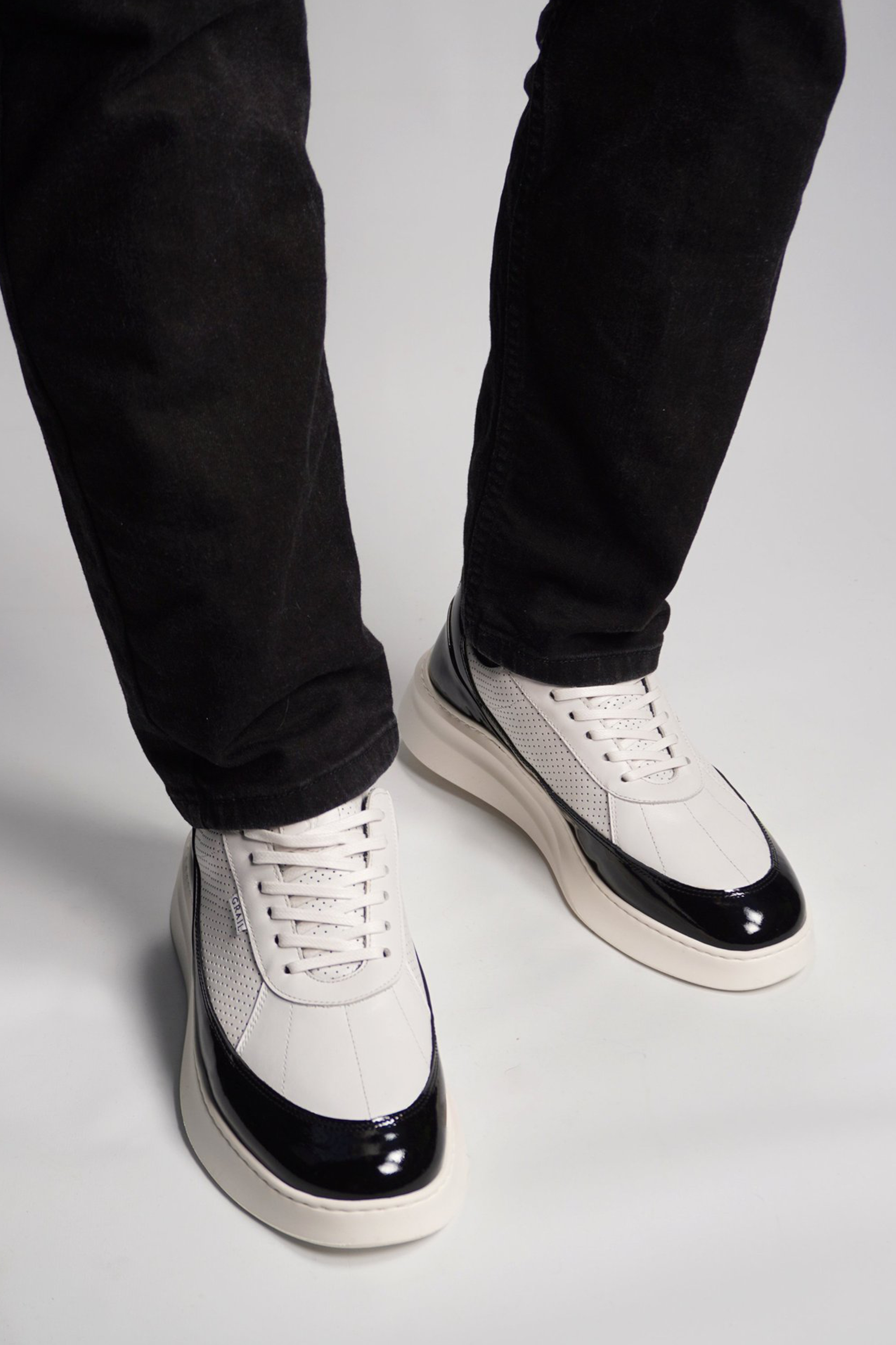 Showman Mens Sneaker In Midnight Black