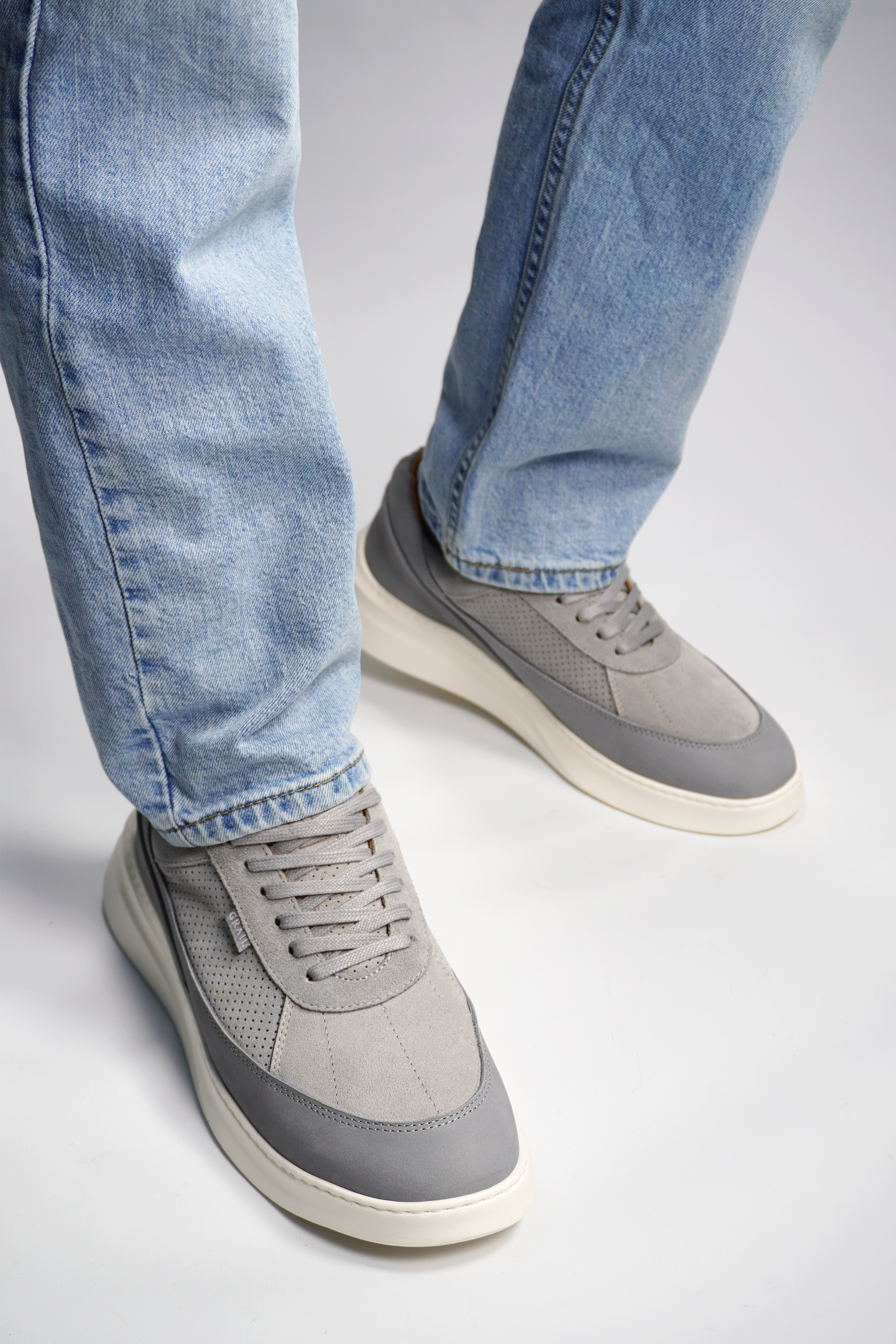 Showman Mens Sneaker In Gray