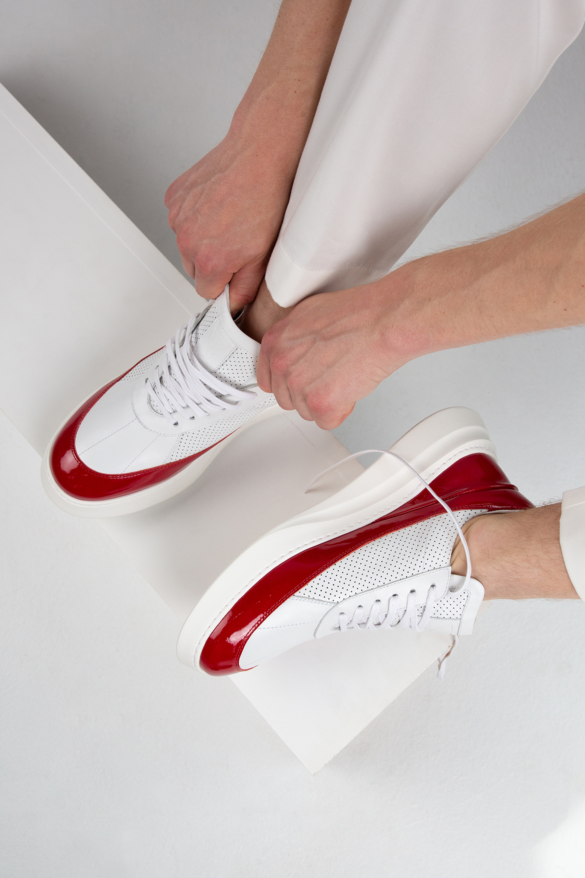 Showman Mens Sneaker In Adrenaline Red