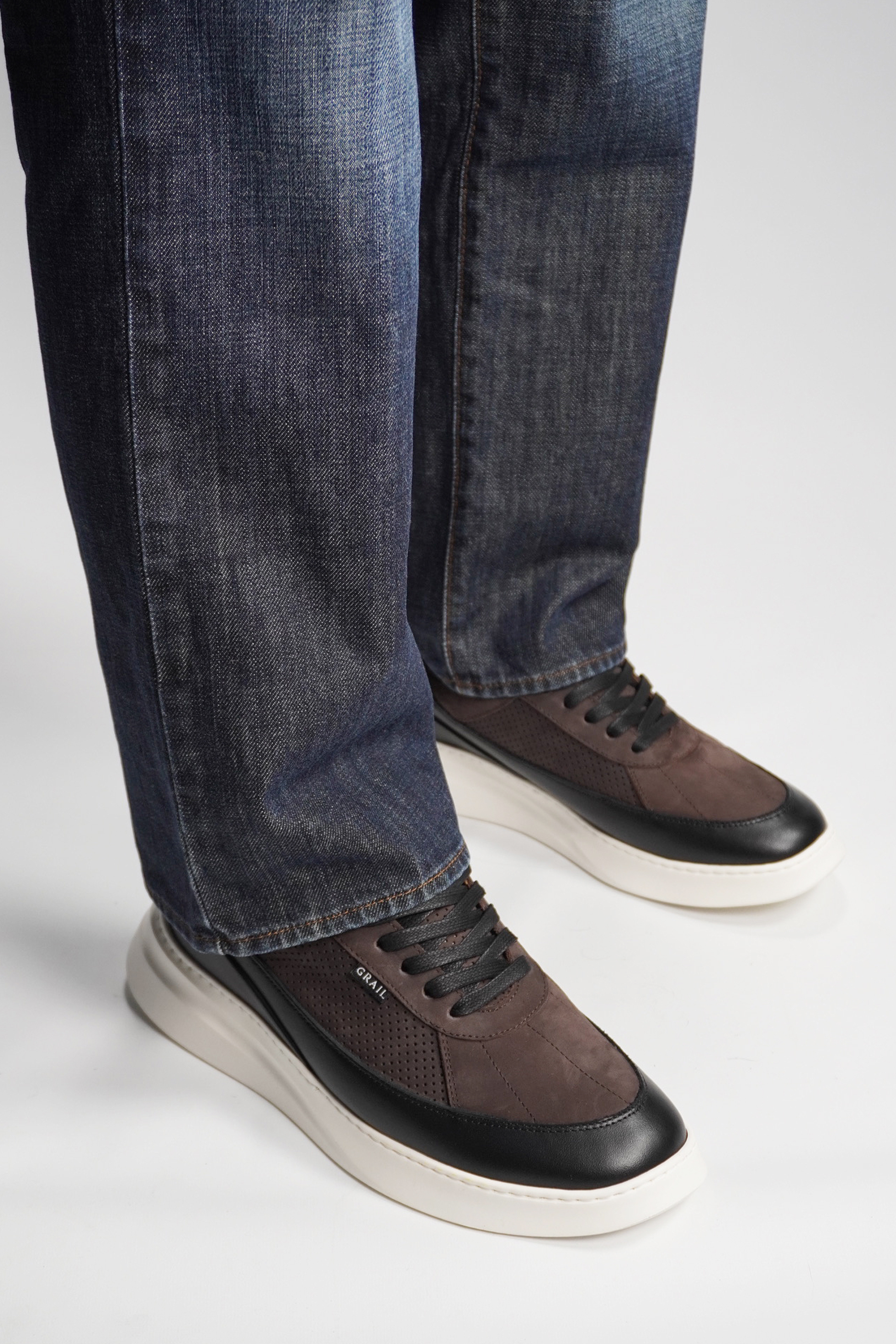 Showman Mens Sneaker In Black Coffee