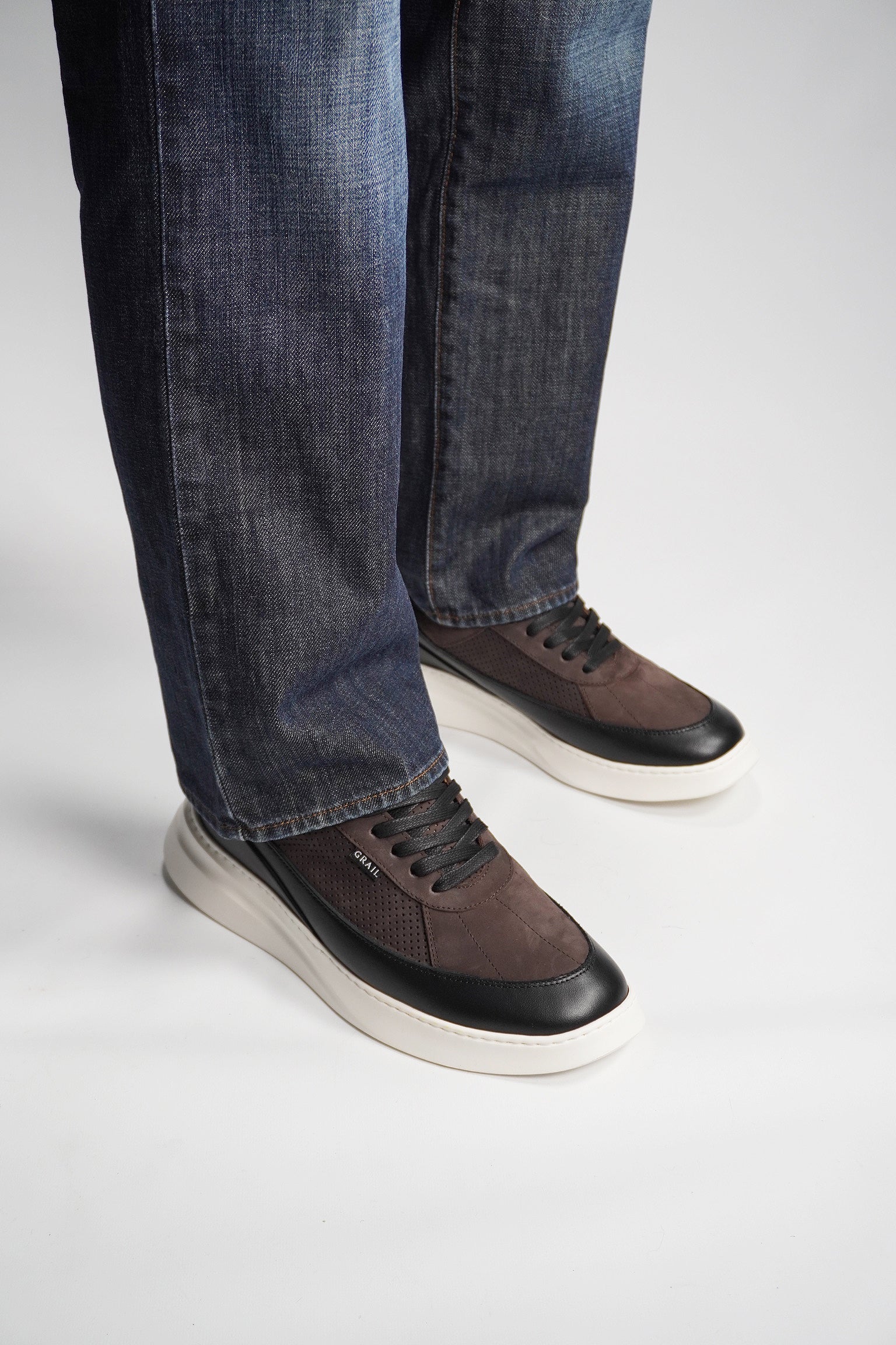 Showman Mens Sneaker In Black Coffee