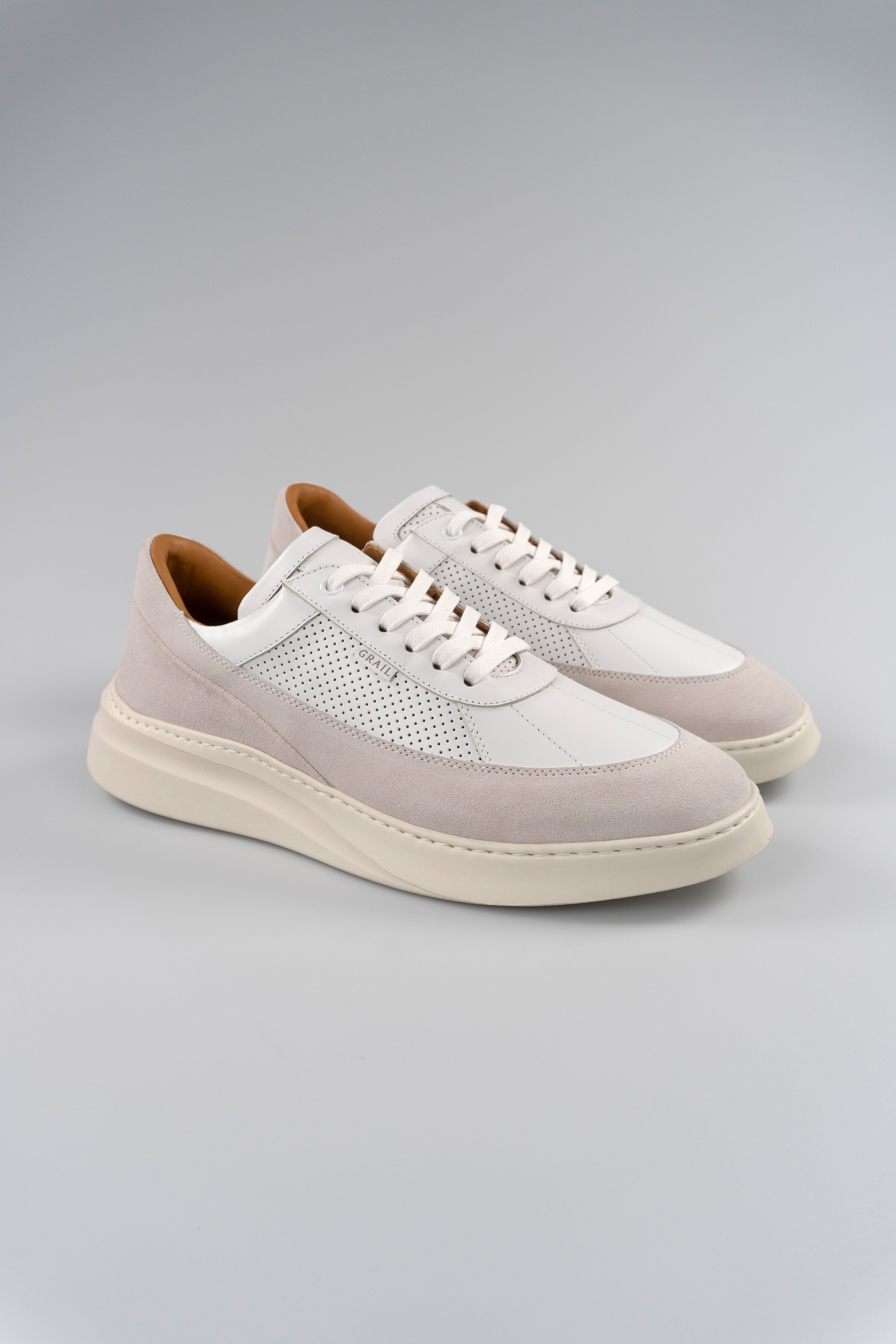 Showman Mens Sneaker In White Stone