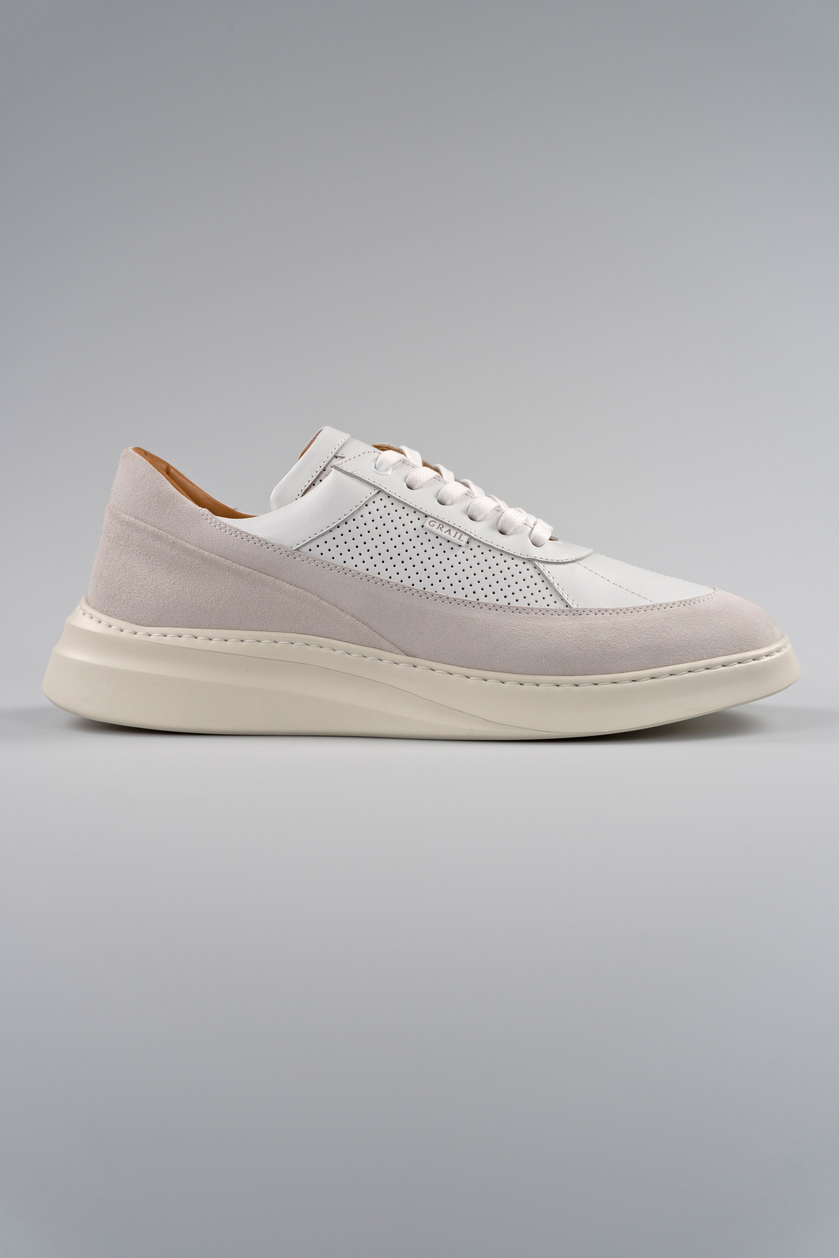 Showman Mens Sneaker In White Stone
