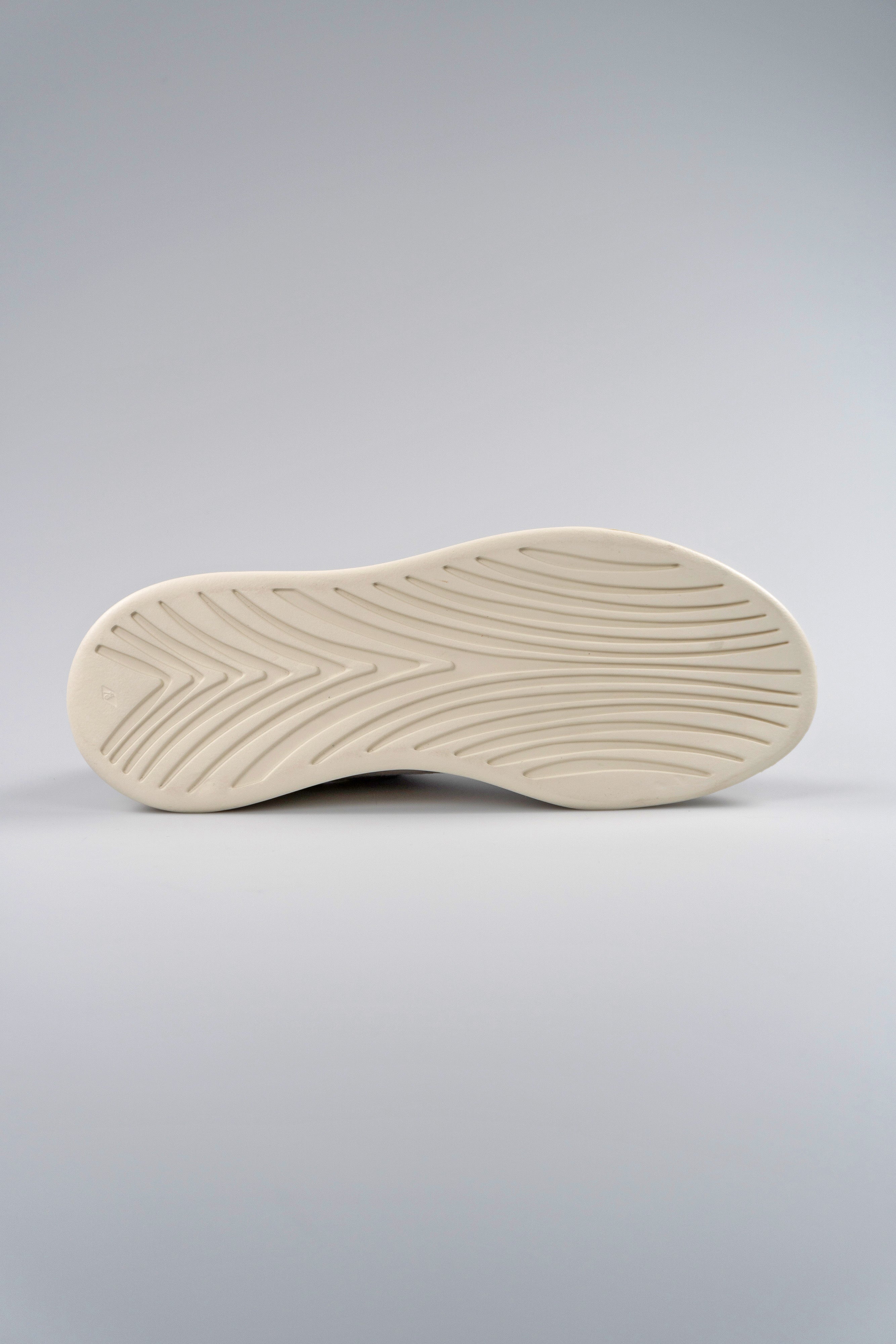 Showman Mens Sneaker In White Stone