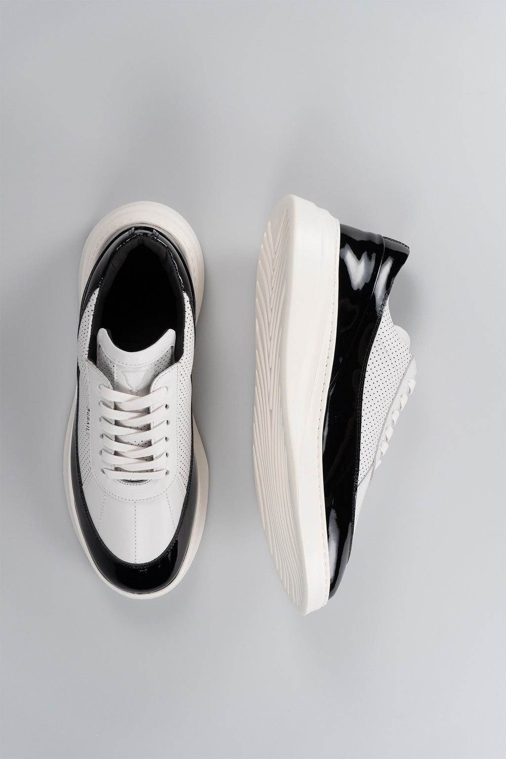 Showman Mens Sneaker In Midnight Black