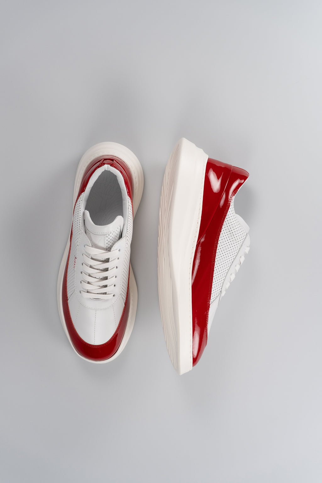 Showman Mens Sneaker In Adrenaline Red