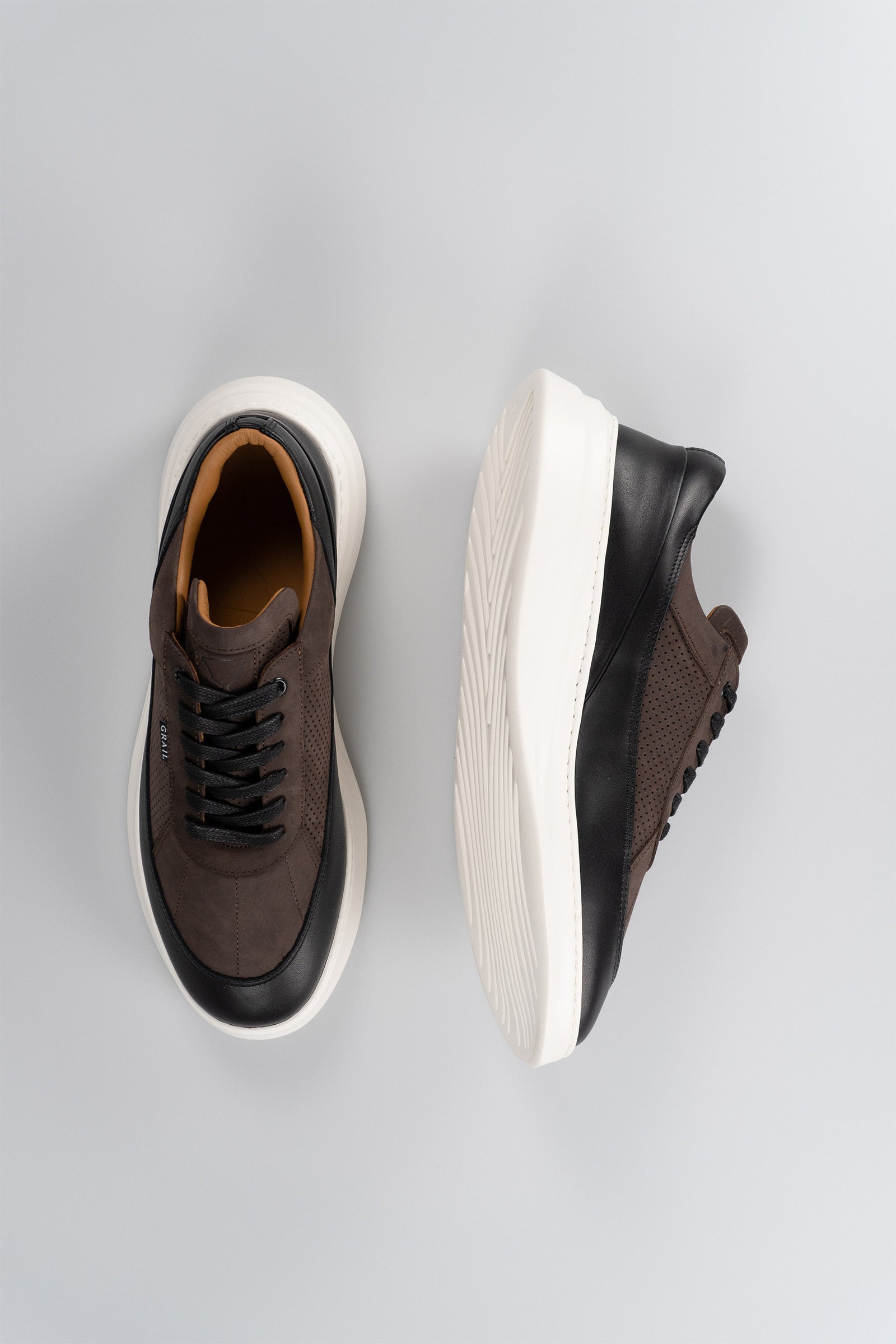 Showman Mens Sneaker In Black Coffee