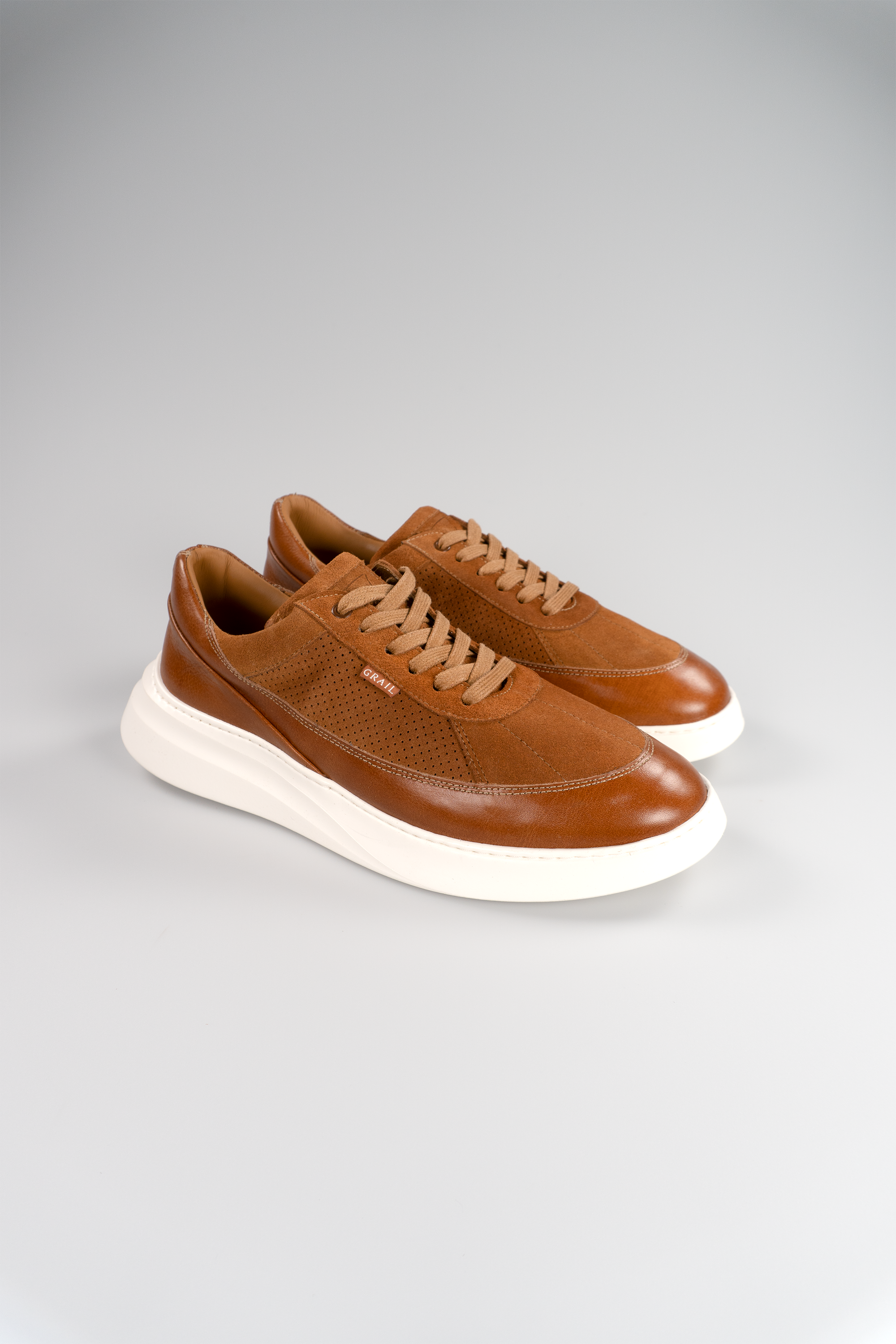 Showman Mens Sneaker In Cognac
