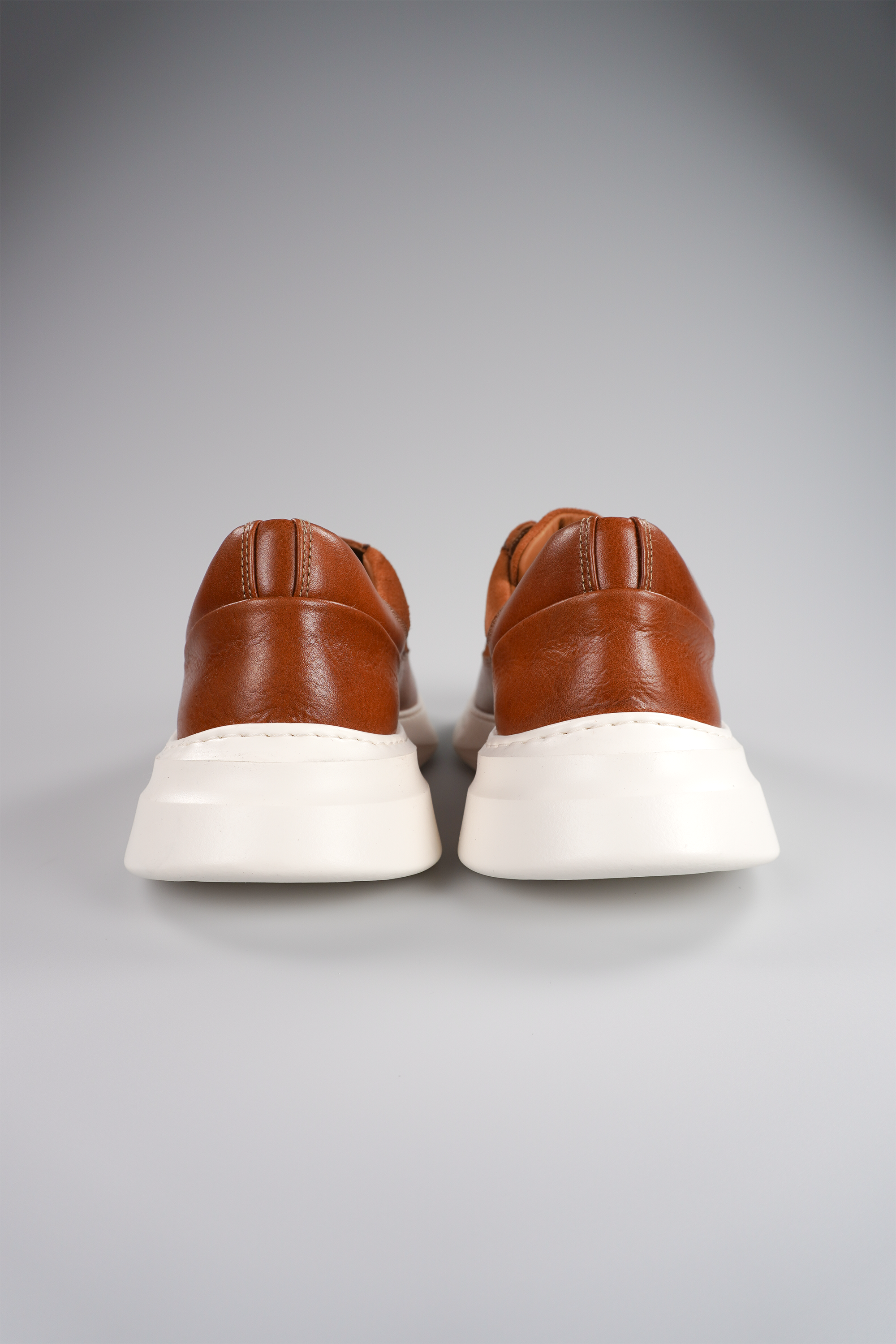 Showman Mens Sneaker In Cognac